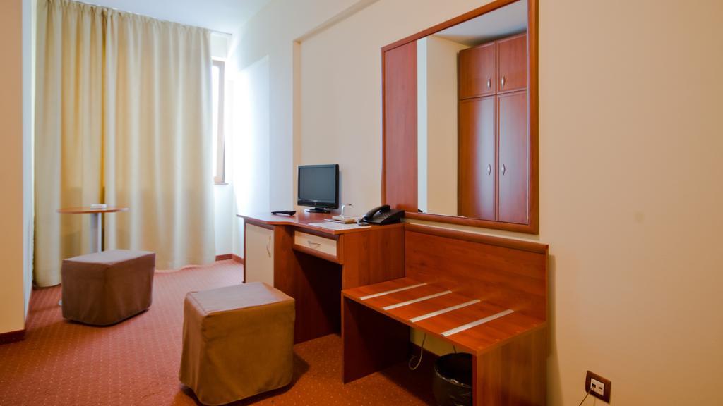 Nadejda Hotel Sofia Exterior foto